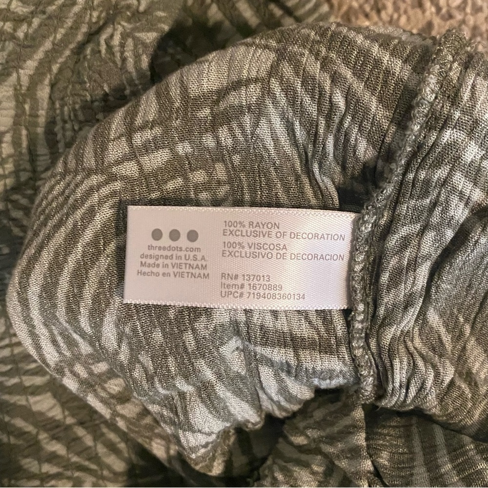 Three Dots Leaf Print Shorts Sage Green Sz Large - Picture 4 of 8